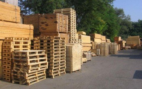 Wooden pallets for packaging