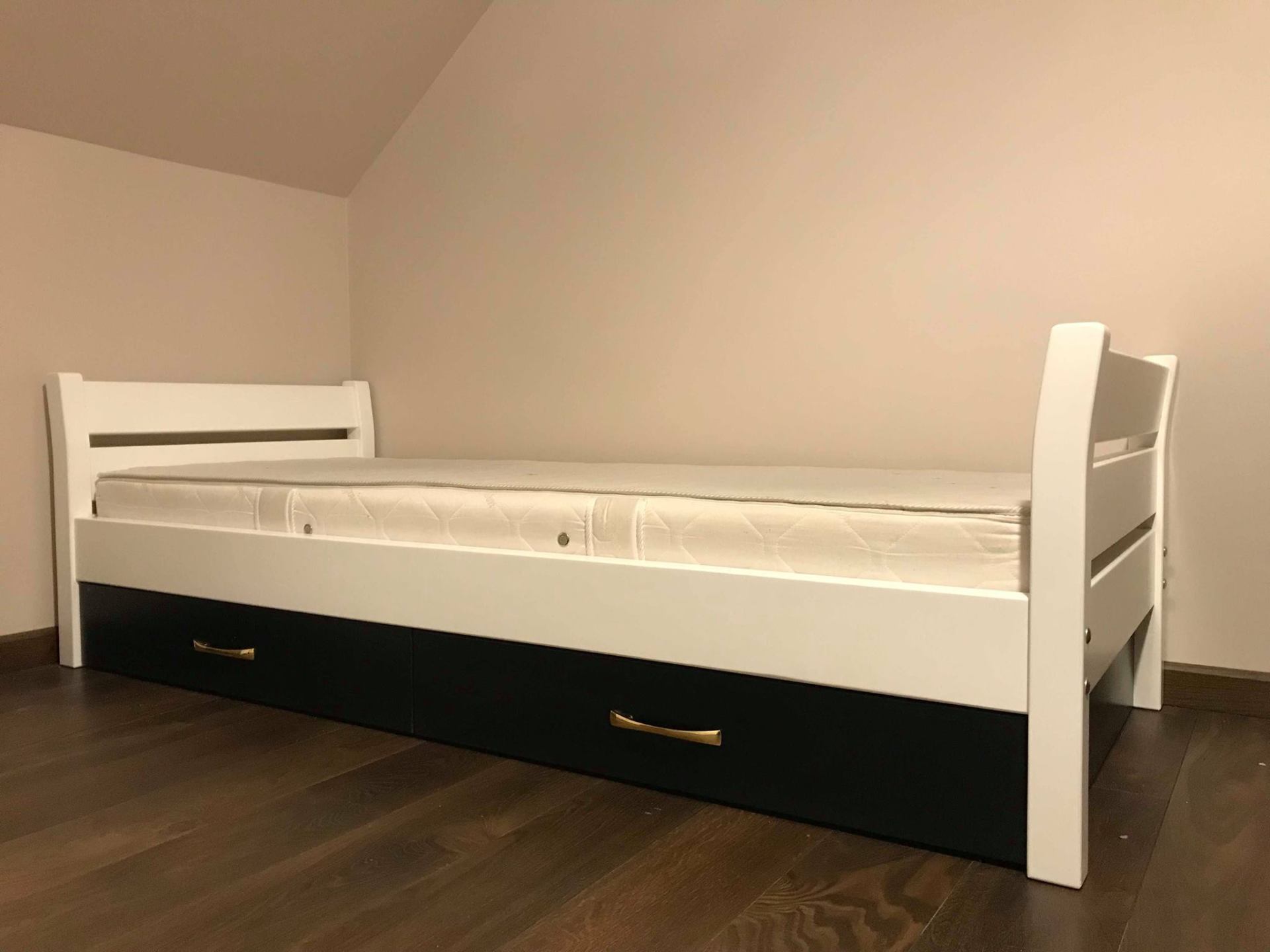 Koka gultas ražošana