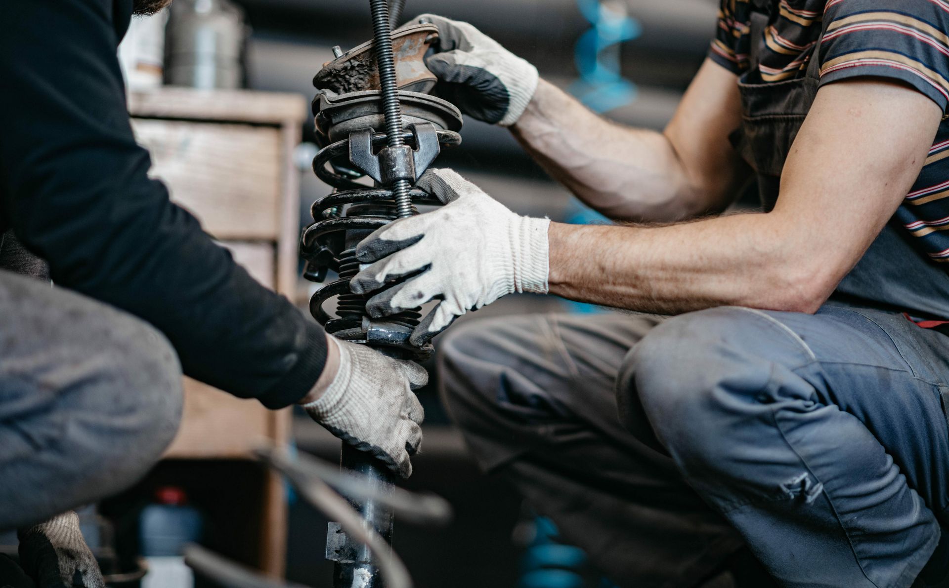 What are the Signs of Range Rover Suspension Issues?