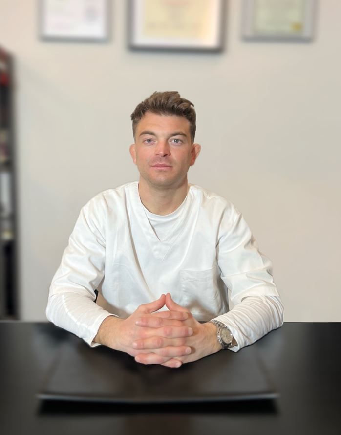 osteopata, osteopatia, terapia, i dolori muscolari, articolari, mal di schiena.