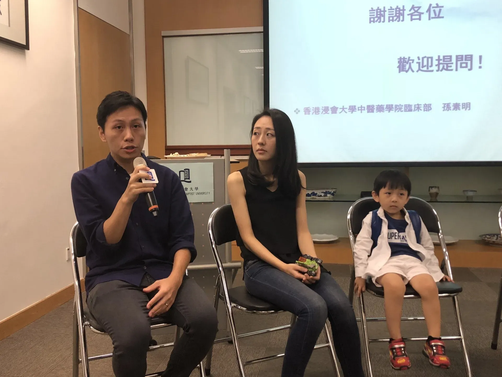 患者家庭受訪並參加由前香港浸會大學中醫藥學院中醫臨床教授孫素明中醫師推行有關小兒推拿的臨床實驗