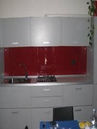 arredo cucina con inserti in vetro