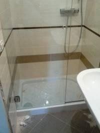 doccia con anta in vetro