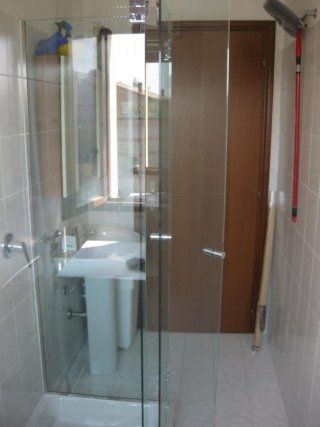 box doccia realizzato in vetro