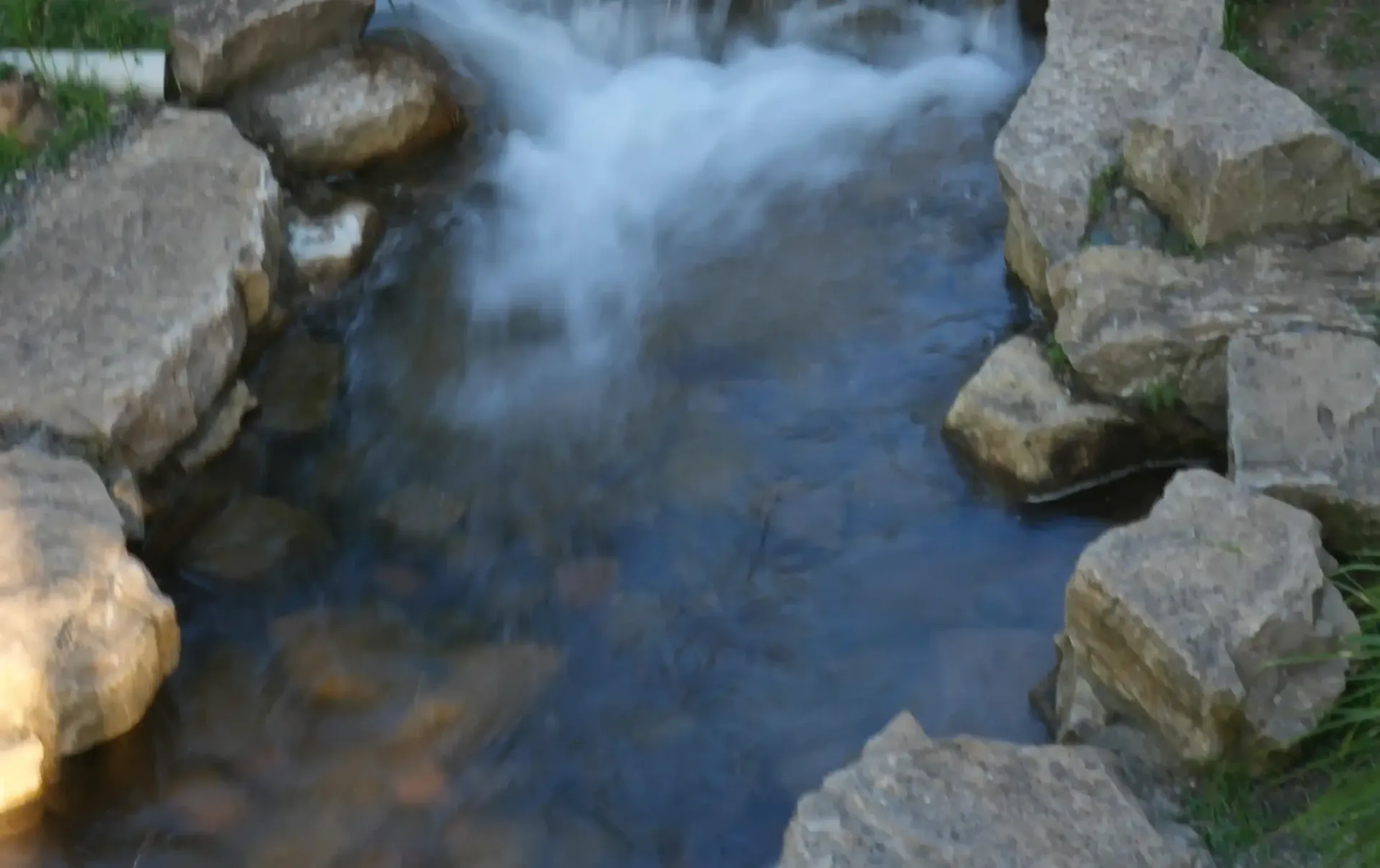 Small Backyard Waterfall Water Feature Recirculating Water