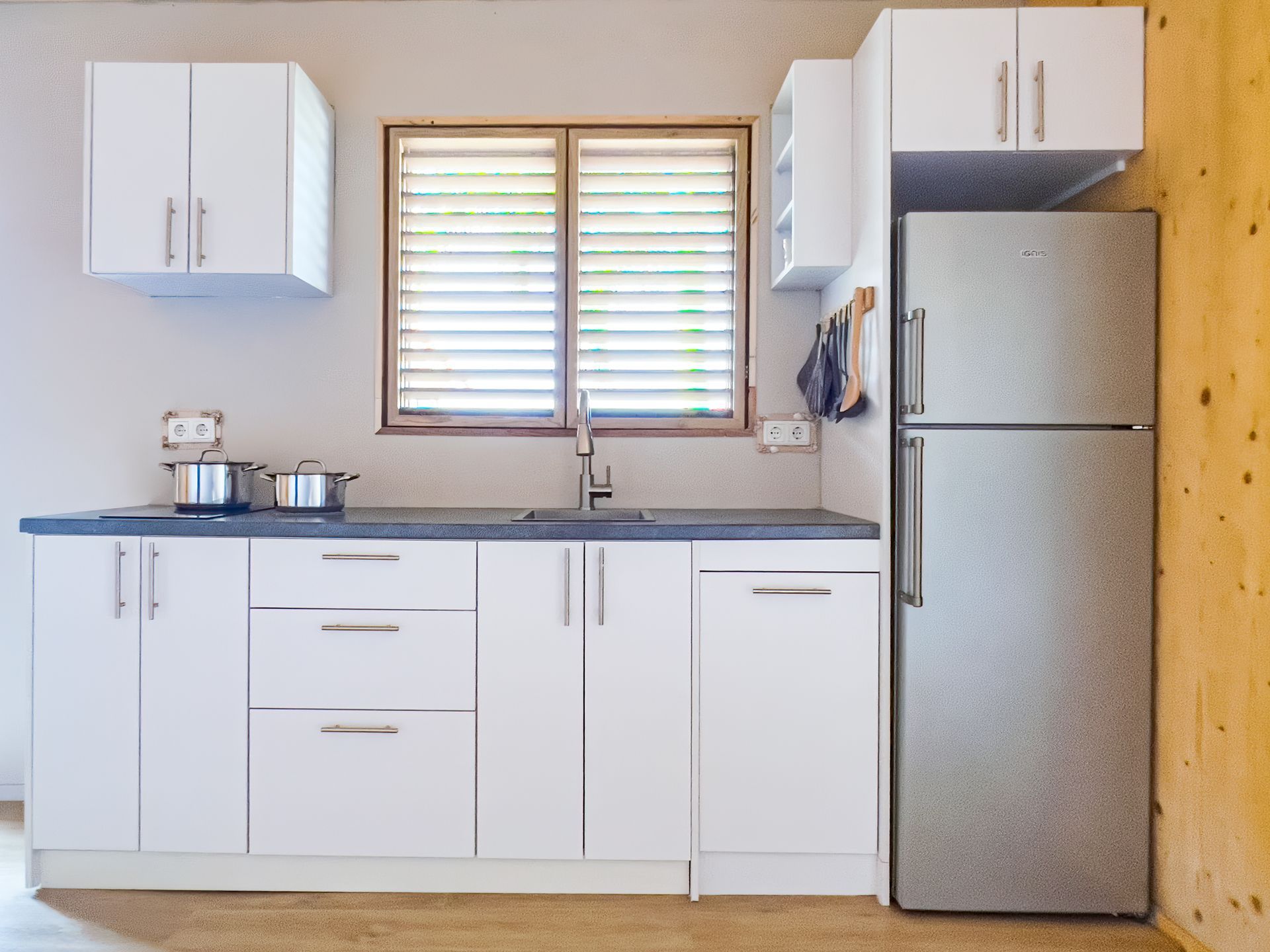 Modern oceanfront Eco lodge in Curacao with compact well-equipped kitchenette