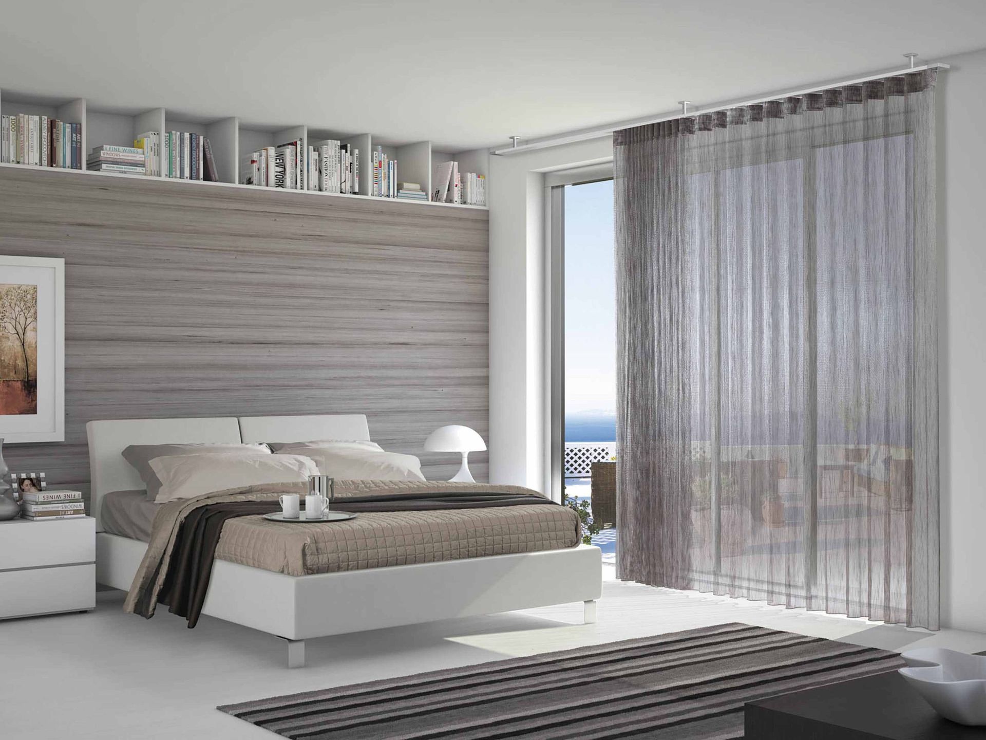 Una camera da letto con un letto, un comodino, un tappeto e porte scorrevoli in vetro.