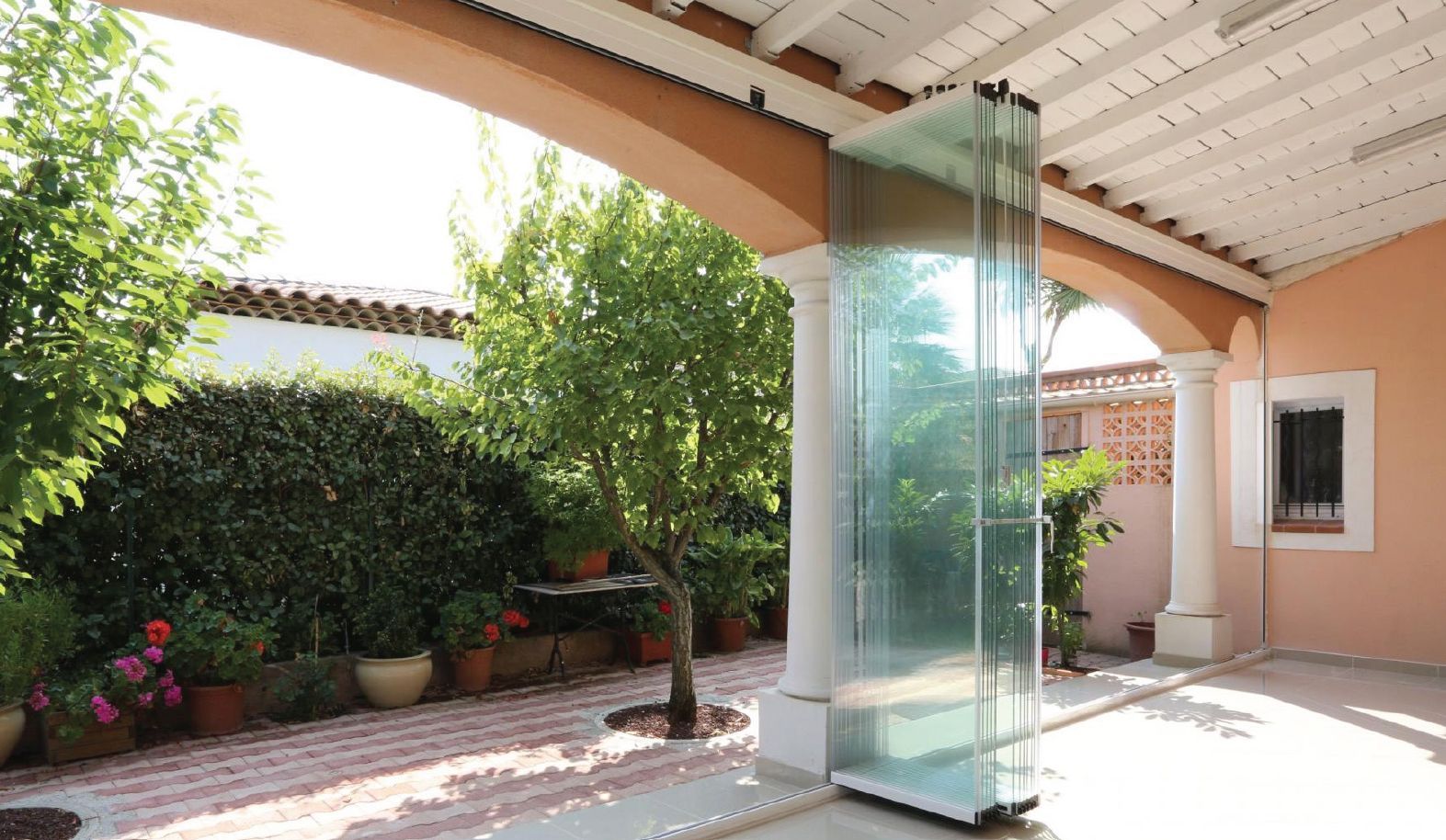 vetrata panoramica a libro