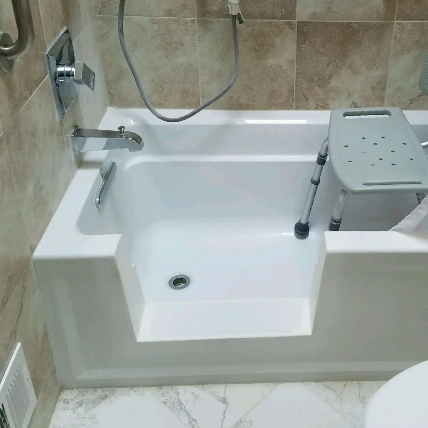 A Bathtub with Tub Cut
