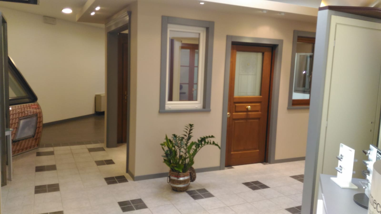 Porte d'appartamento preventivi showroom Fea Trade Pistoia