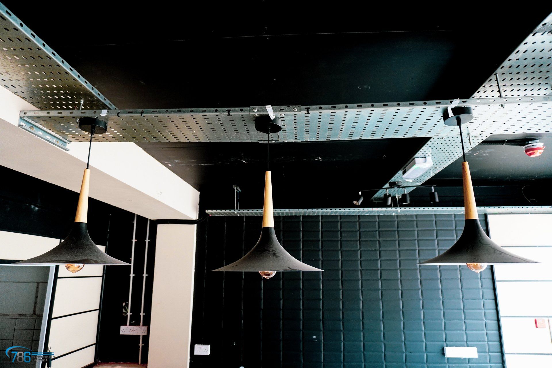 Hanging metal light fixture