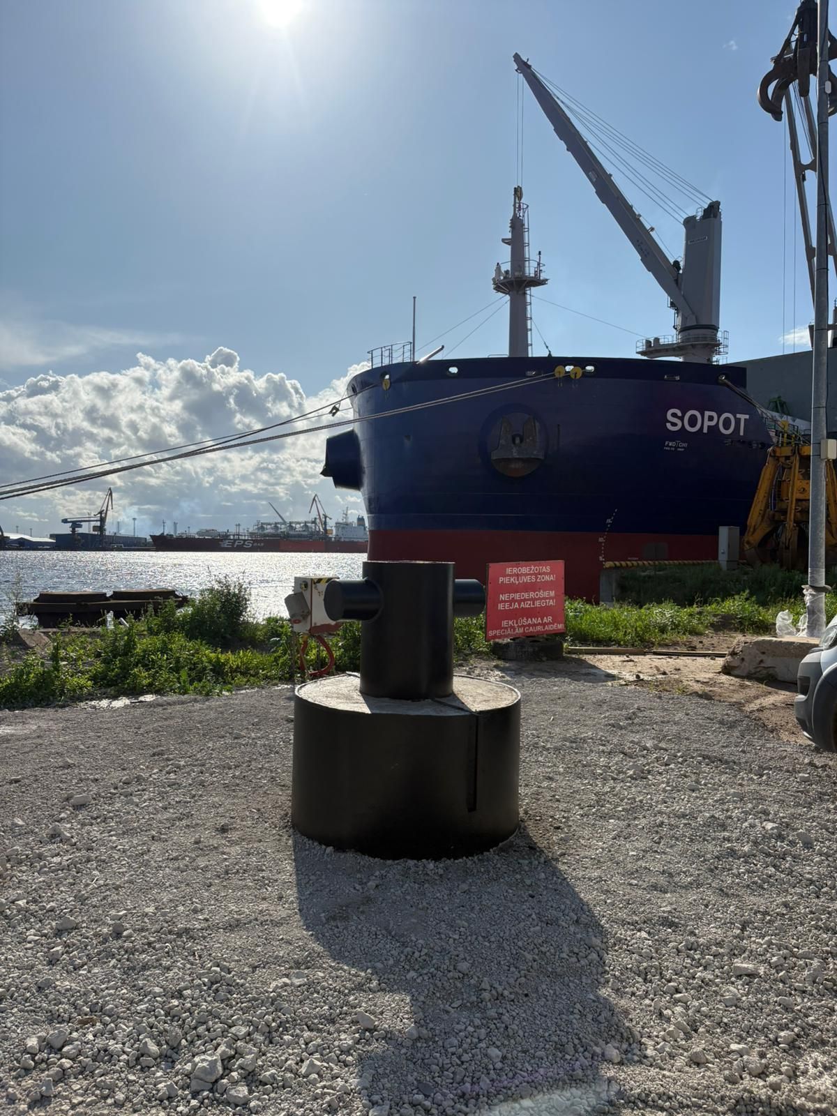 Rievsienas un metāla spraišļu sistēmu konstrukcijas