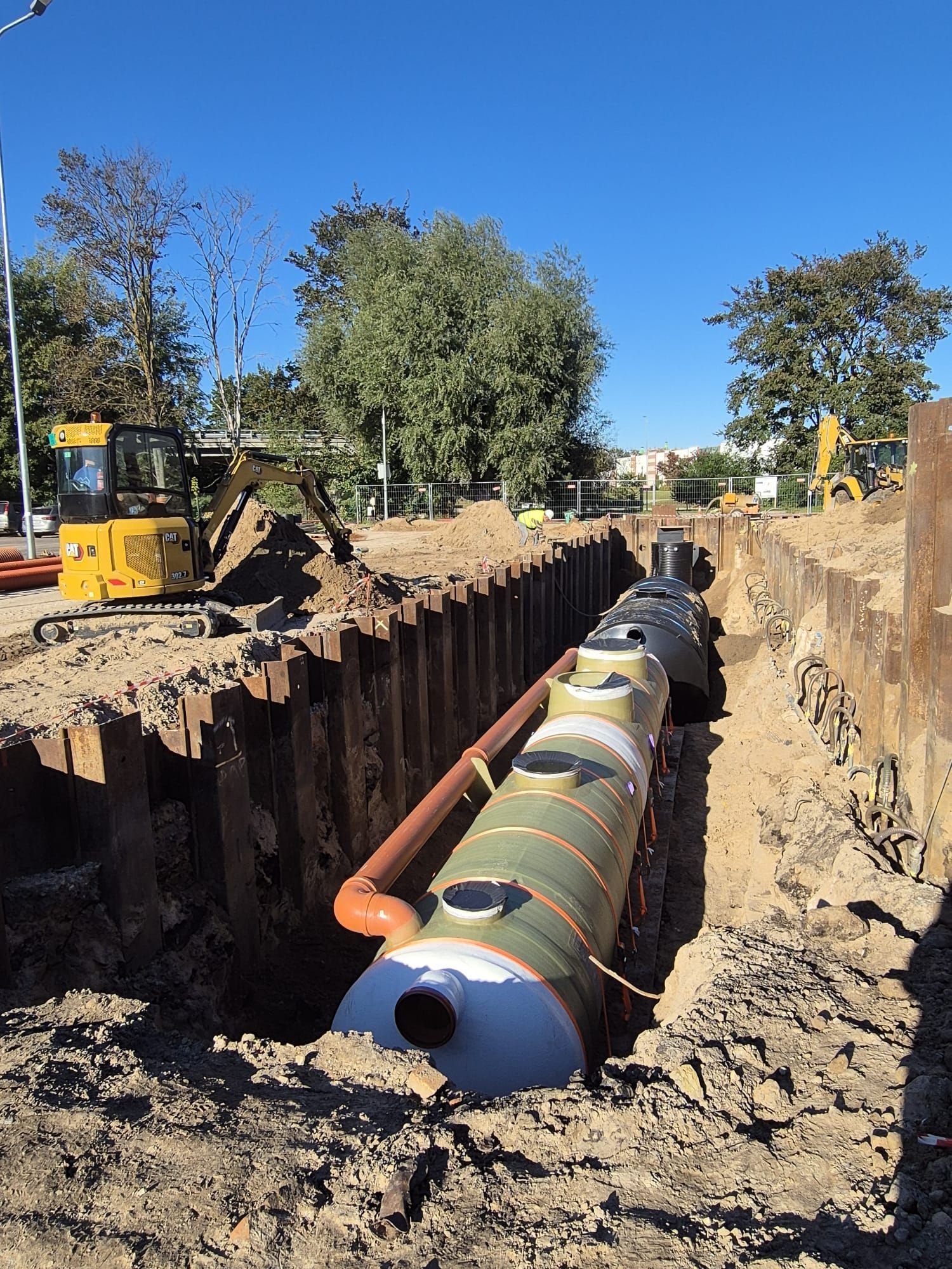 Rievsienas un metāla spraišļu sistēmu konstrukcijas