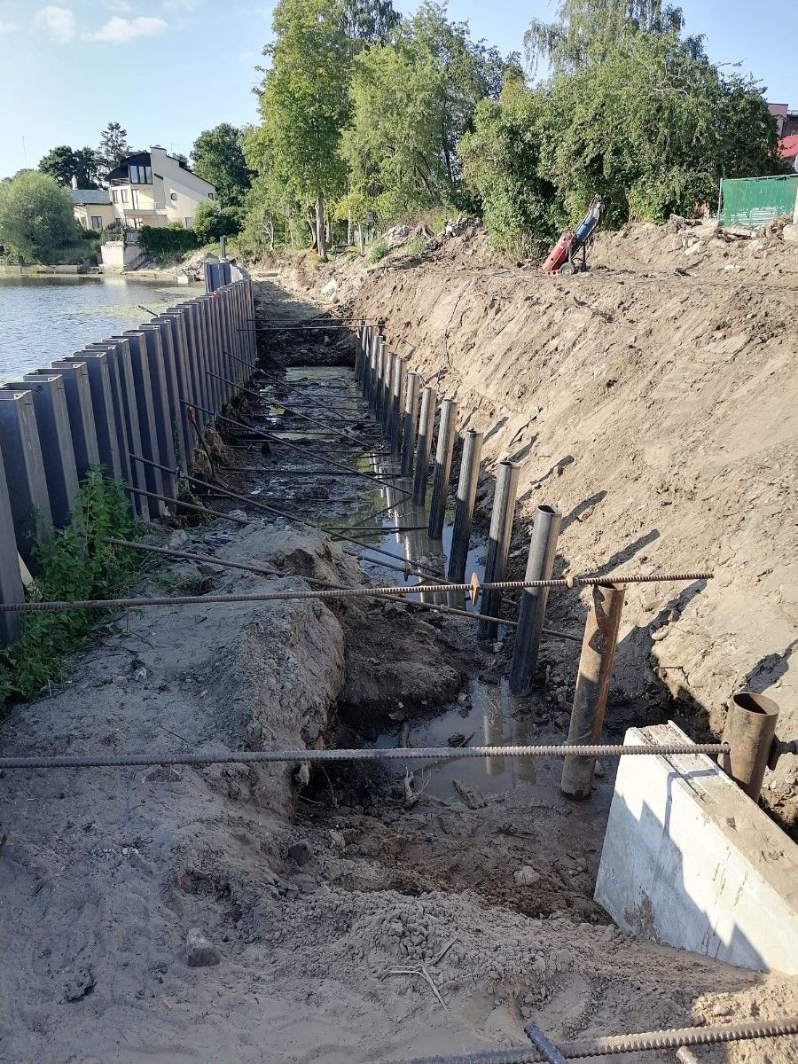 Rievsienas un metāla spraišļu sistēmu konstrukcijas