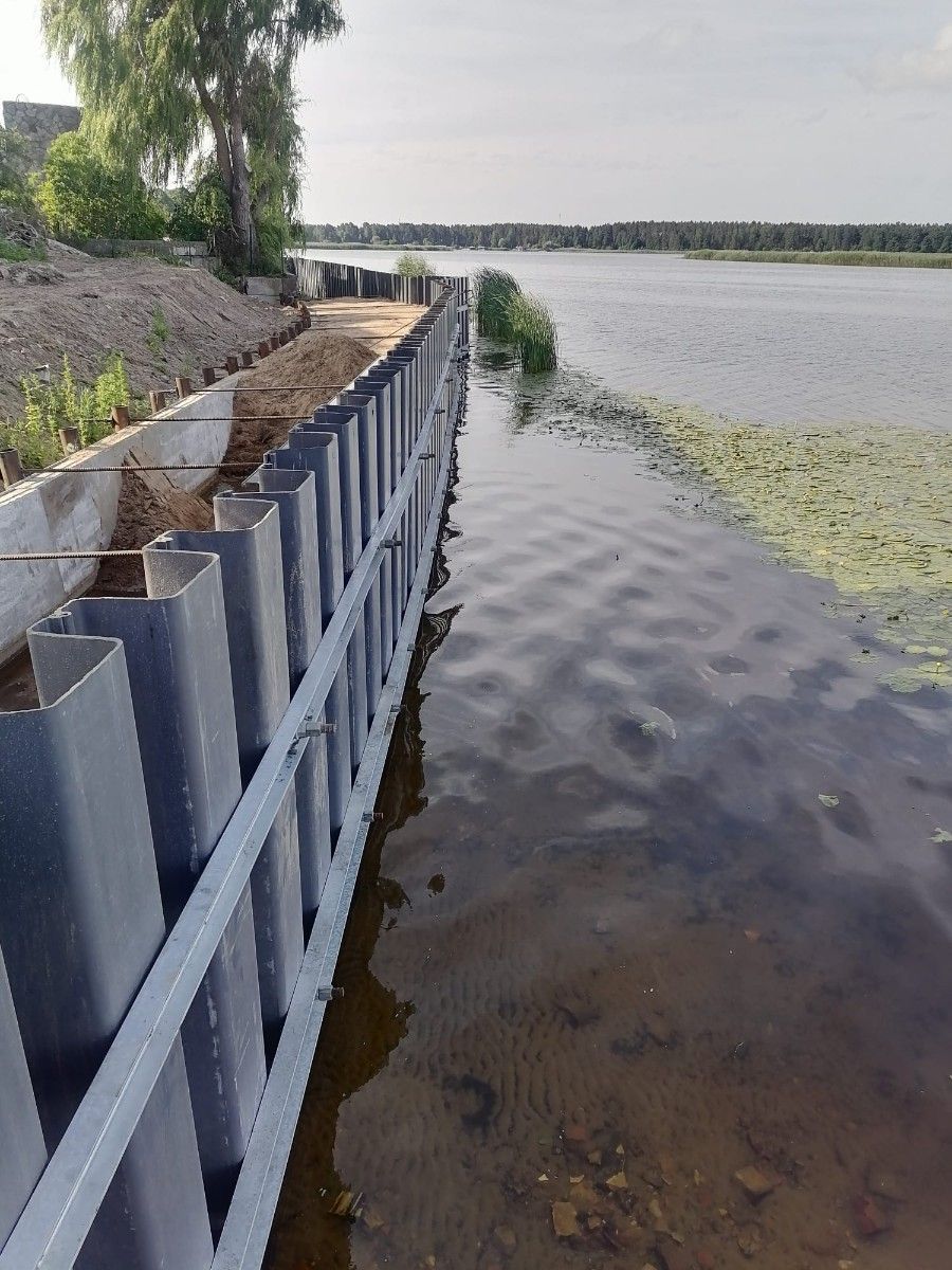 Rievsienas un metāla spraišļu sistēmu konstrukcijas