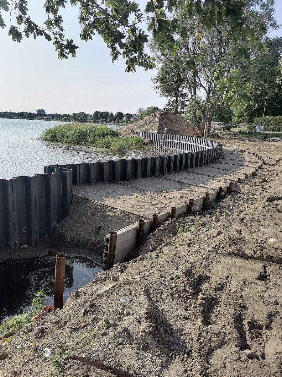 Rievsienas un metāla spraišļu sistēmu konstrukcijas