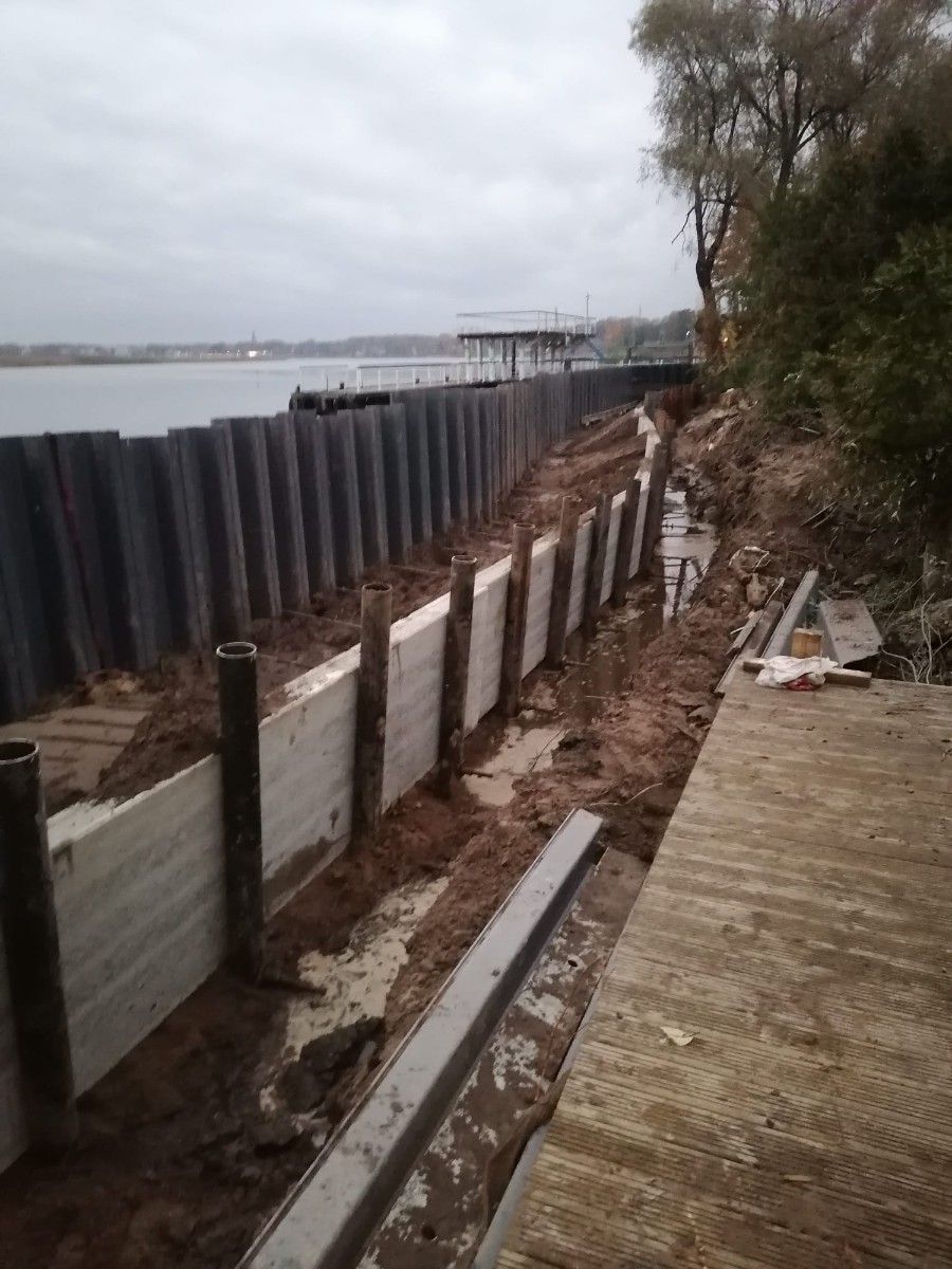 Rievsienas un metāla spraišļu sistēmu konstrukcijas