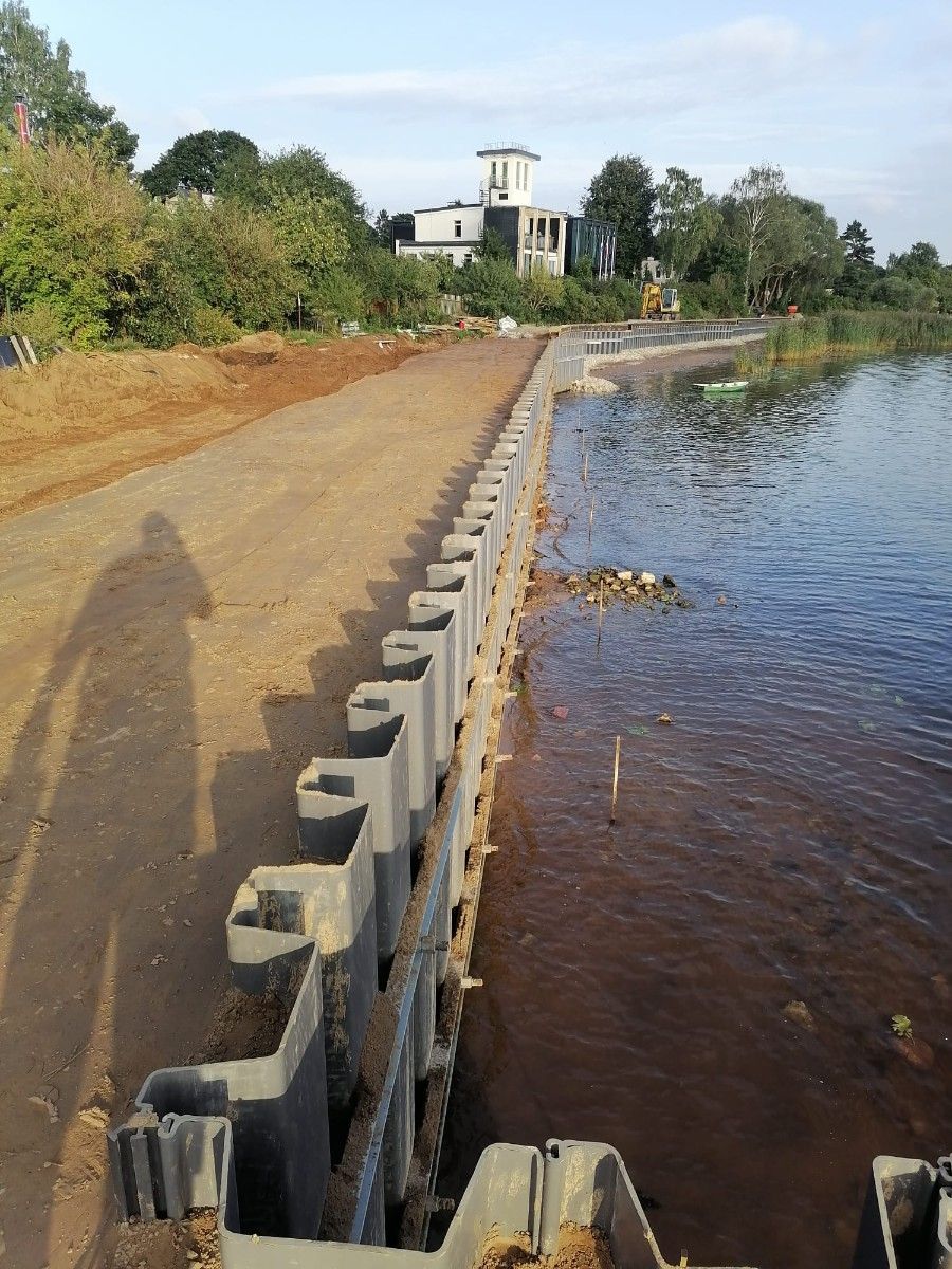 Rievsienas un metāla spraišļu sistēmu konstrukcijas