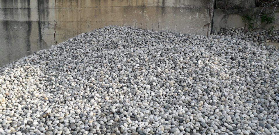 deposito di pietre di fiume