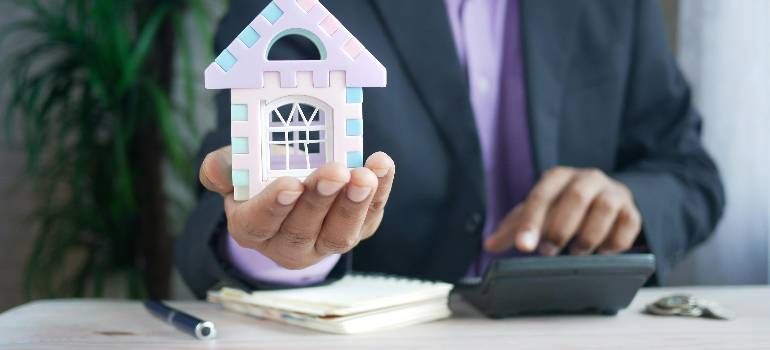 broker calculating costs in Massachusetts vs Connecticut real estate market