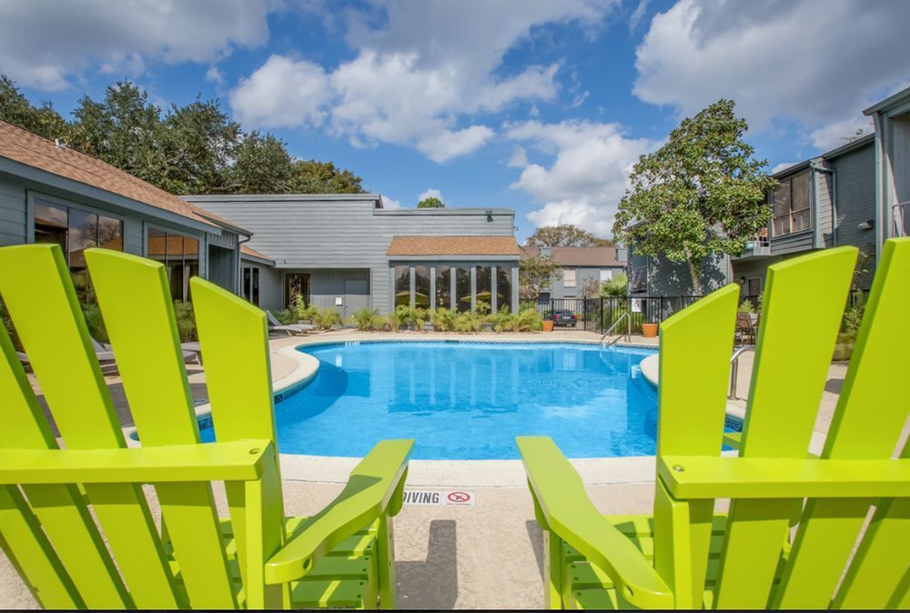 Swimming pool at The Quinn at Westchase in Houston, TX.