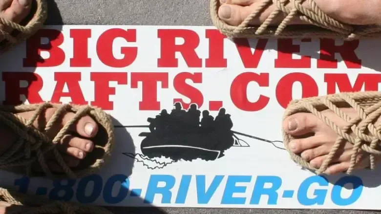 A sign that says big river rafts.com on it