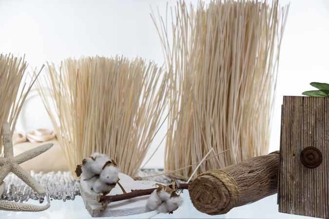 oggetti in legno per decorazioni e allestimento