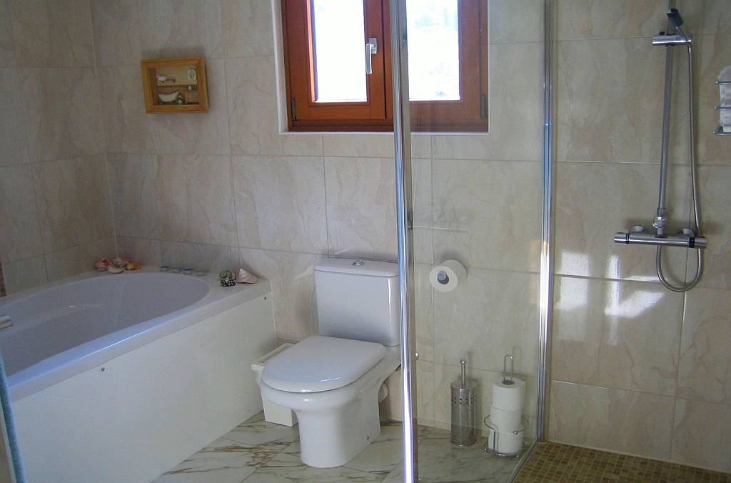 Main bathroom