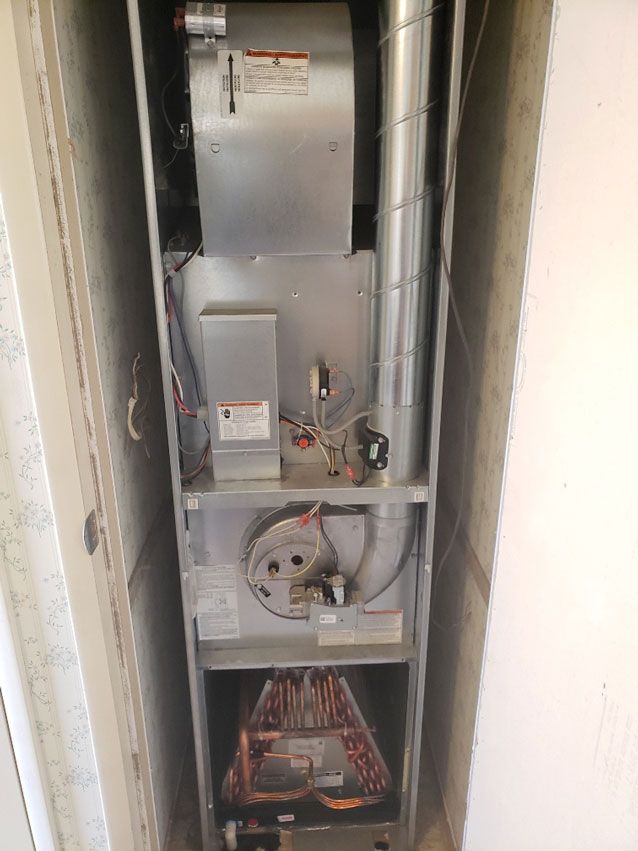 A picture of the inside of an air conditioner in a closet.