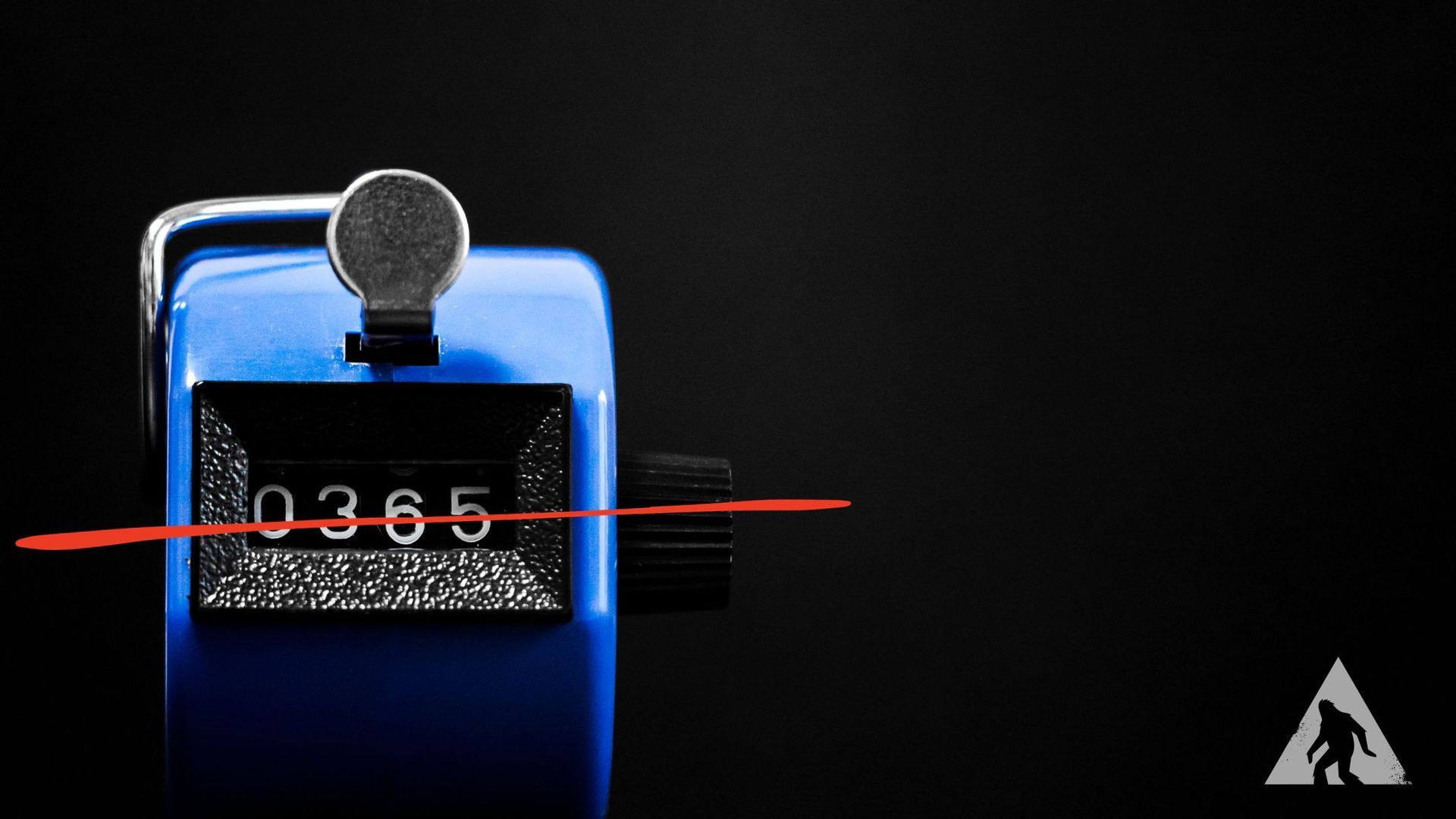 A blue counter with a red arrow pointing to the number 0365 on a black background.