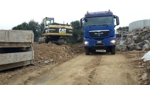 mezzi durante lavori di movimento terra