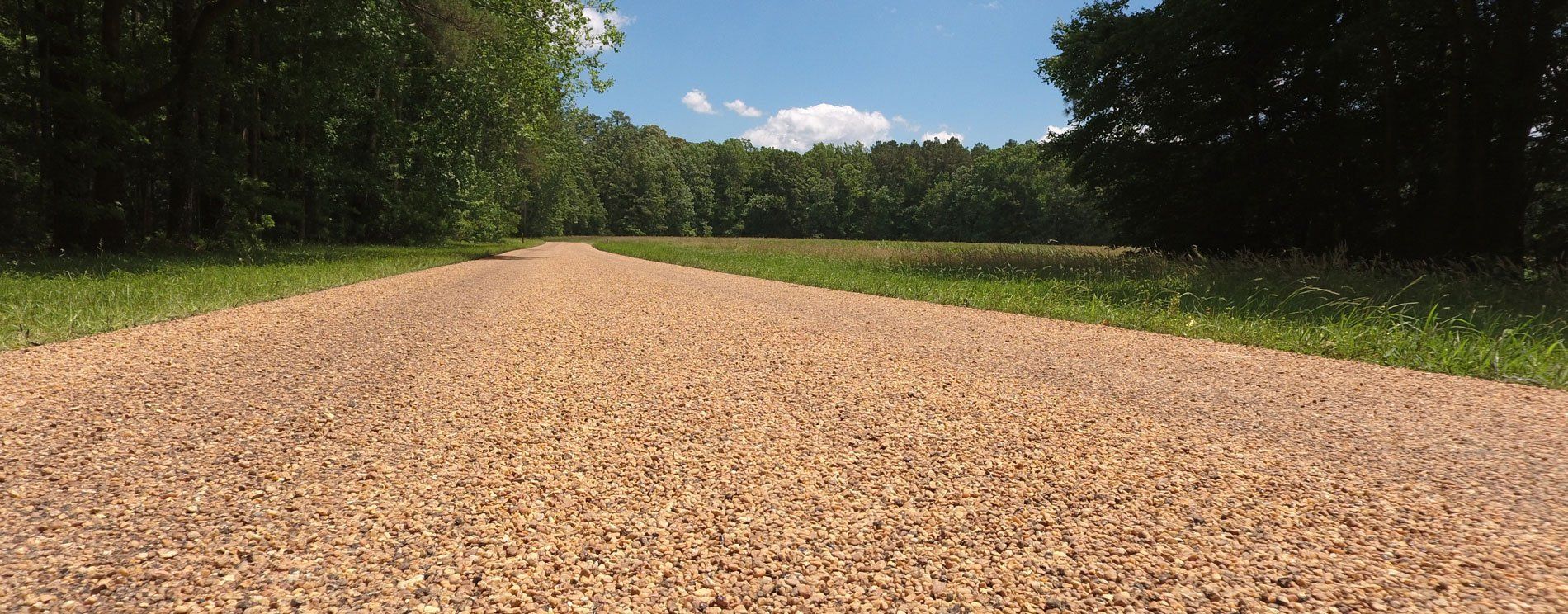 Williamsburg chip seal with alternative stone