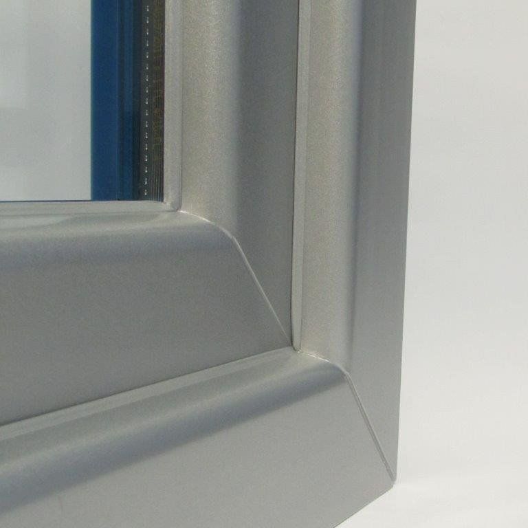 Verniciatura serramenti con colori RAL bianchi