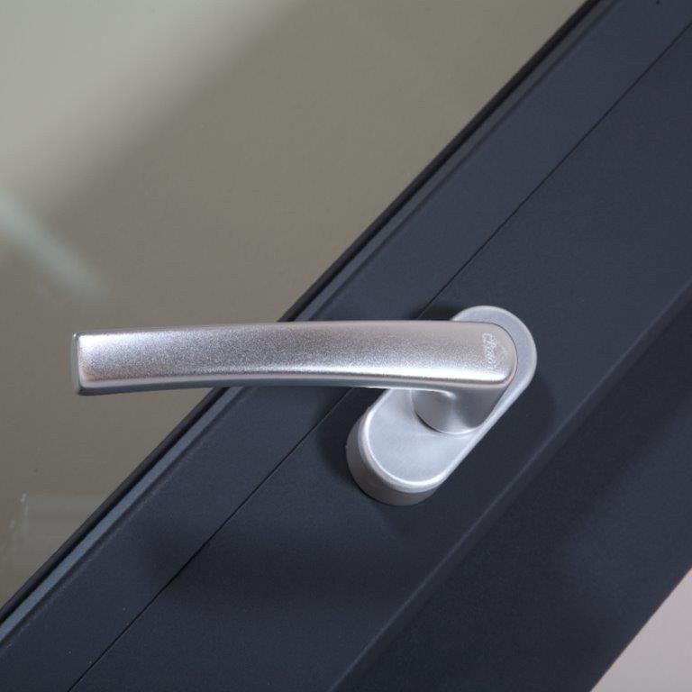 Verniciatura serramenti con colori RAL