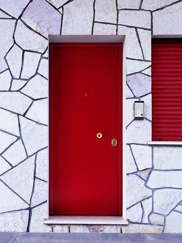 Porta d'ingresso rossa