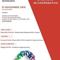 Un manifesto rosso e bianco per un seminario in cooperativa.