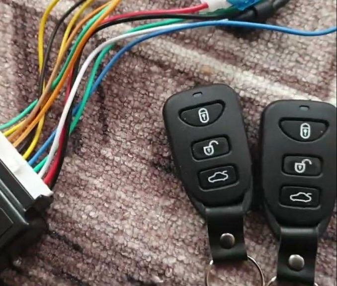 Car remote entry system with two key fobs and wiring harness.
