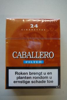 Oranje Caballero sigarettenpakje met een Nederlands waarschuwingslabel over ernstige gezondheidsschade door roken.