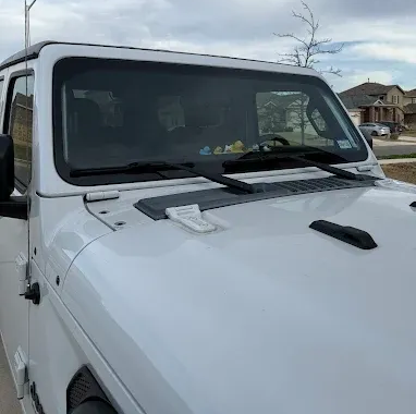 Windshield rock chip repair in Leander, TX