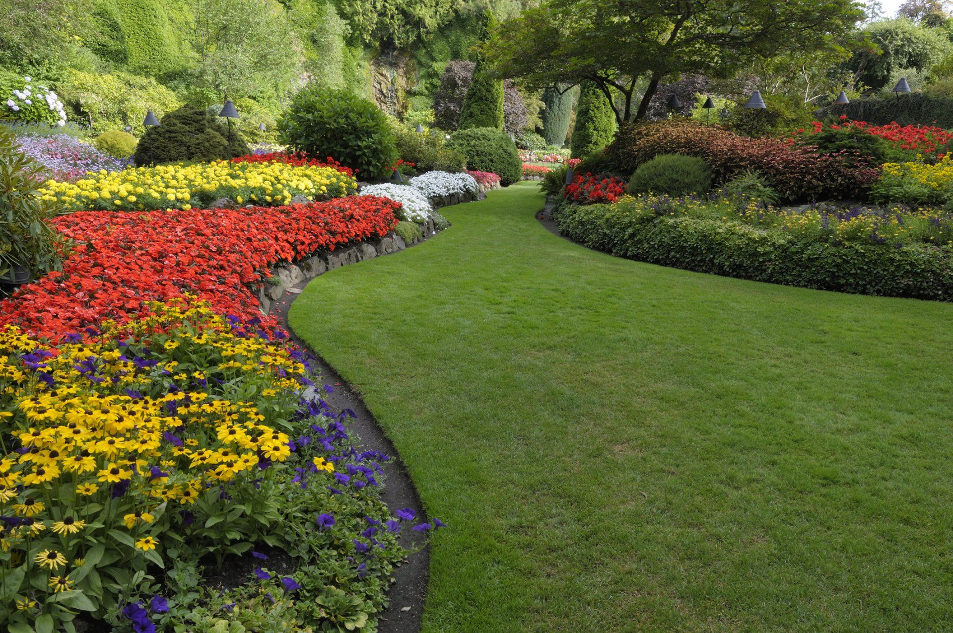 Landscape with Flower Beds — Collierville, TN — Diamond Lawn Care & Landscape LLC