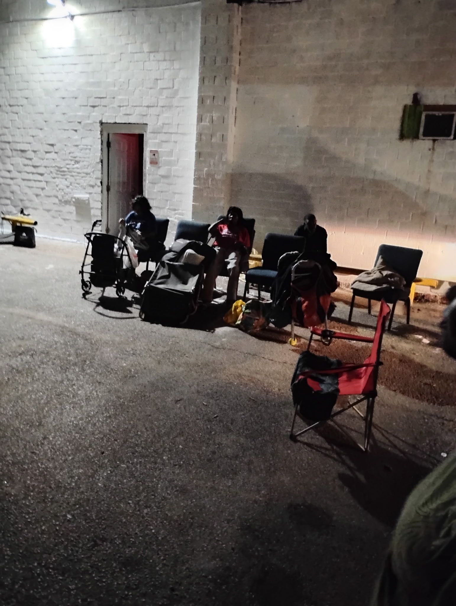 A group of people are sitting in chairs in a room.