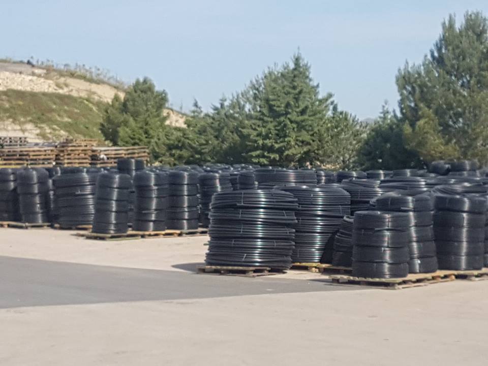 magazzino tubi per irrigazione