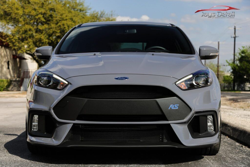 Gray Ford Focus RS parked on a road, front view.