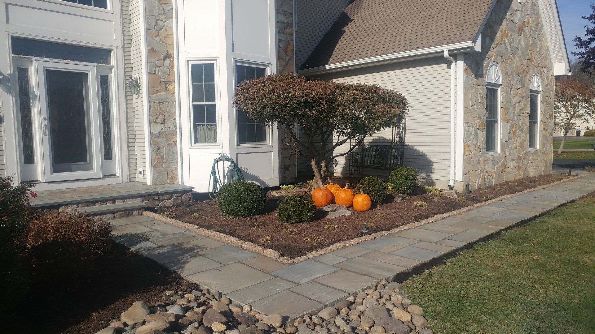 bristol stone golden maple with charcoal border walkway