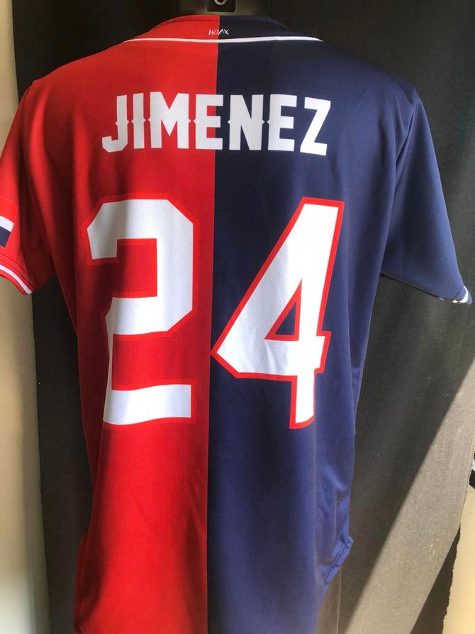 una maglia rossa e blu con il nome jimenez e il numero 24