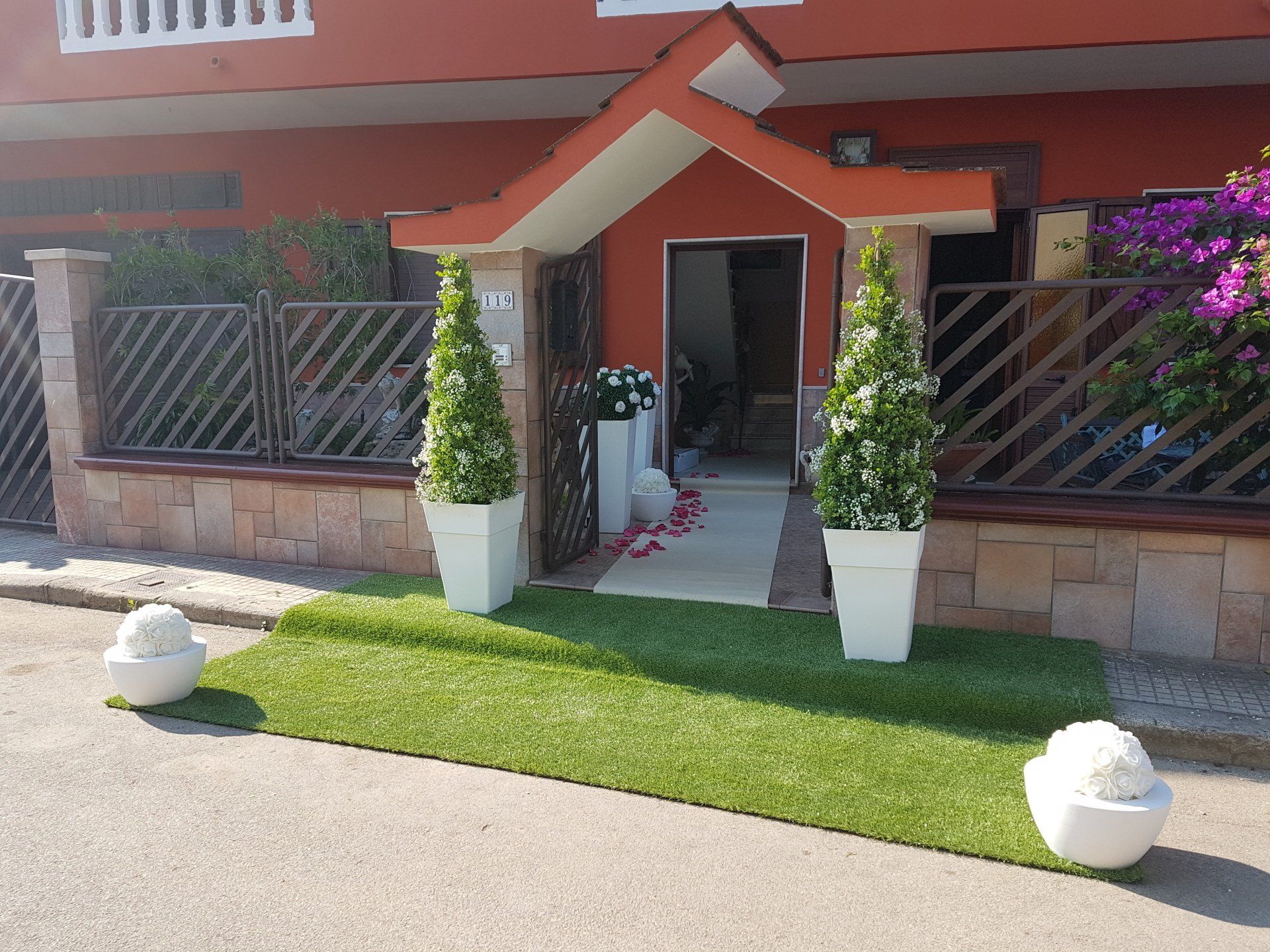 decorazioni floreali entrata abitazione