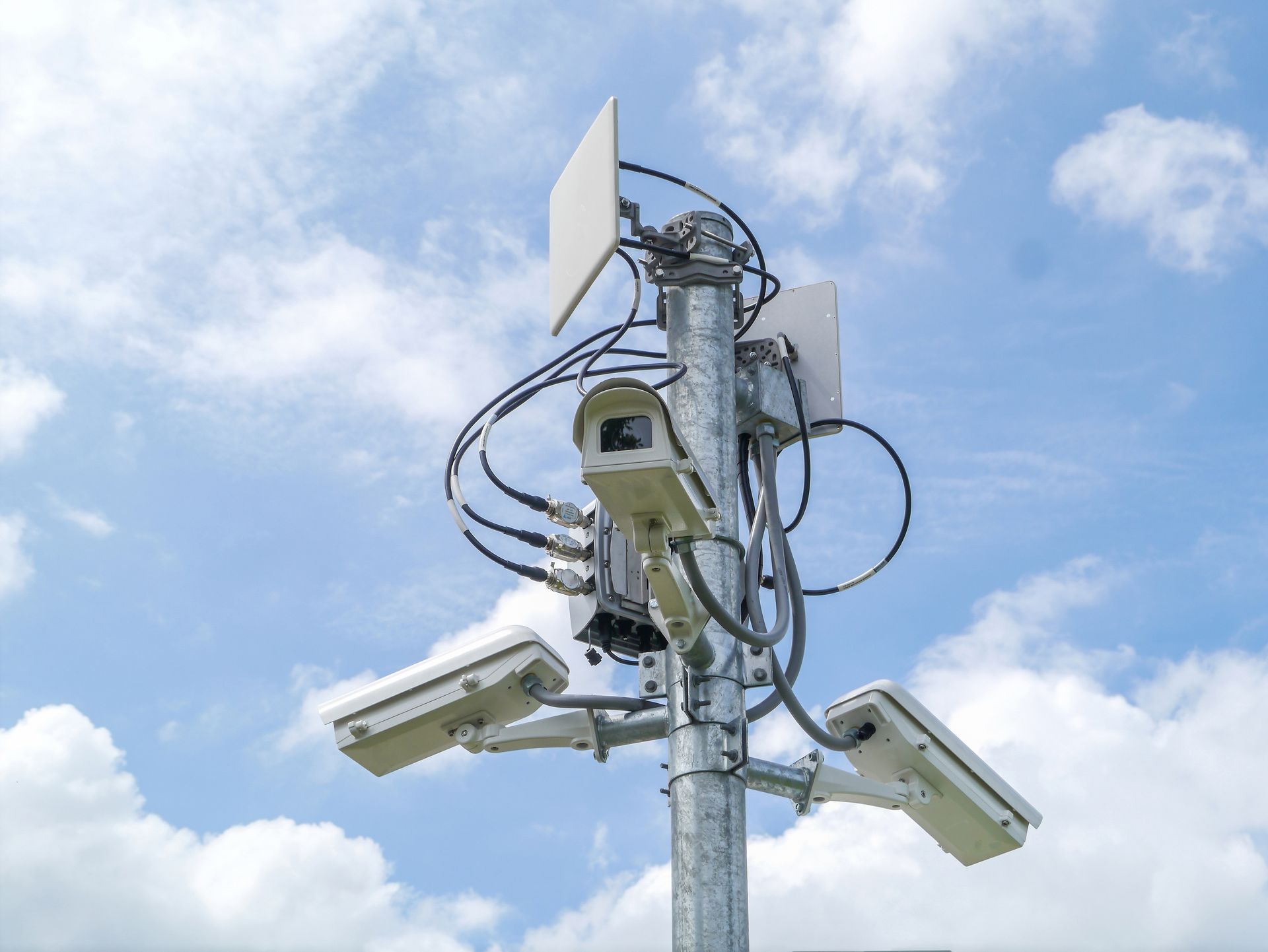 Onsite Surveillance System with Internet Connectivity for construction sites and projects. Mytek Pros Secure and Connected Service.