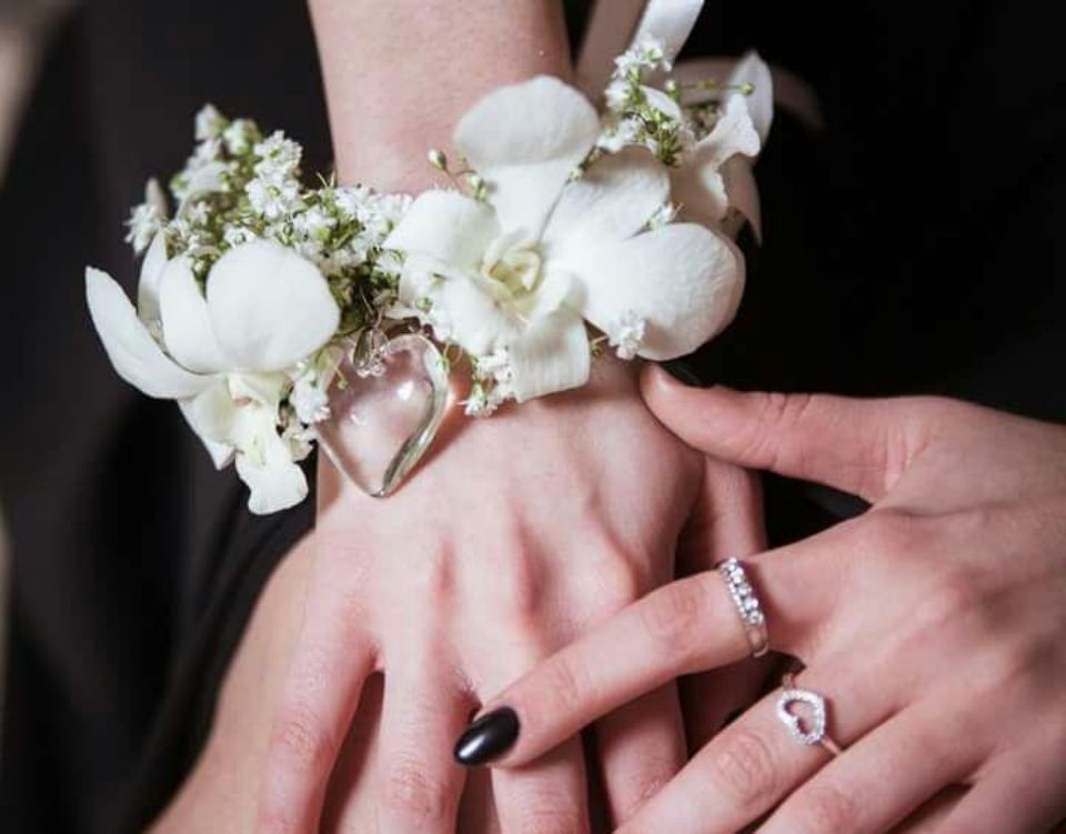 bracciale con fiori freschi