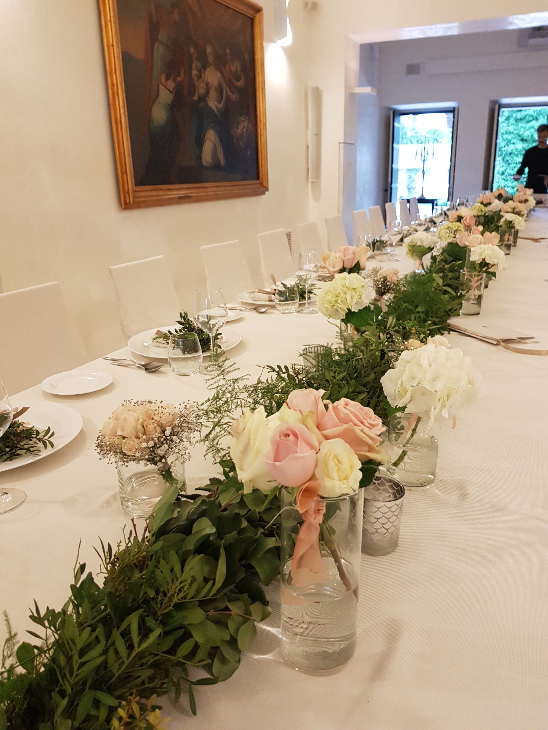 banchetto con decorazione floreale