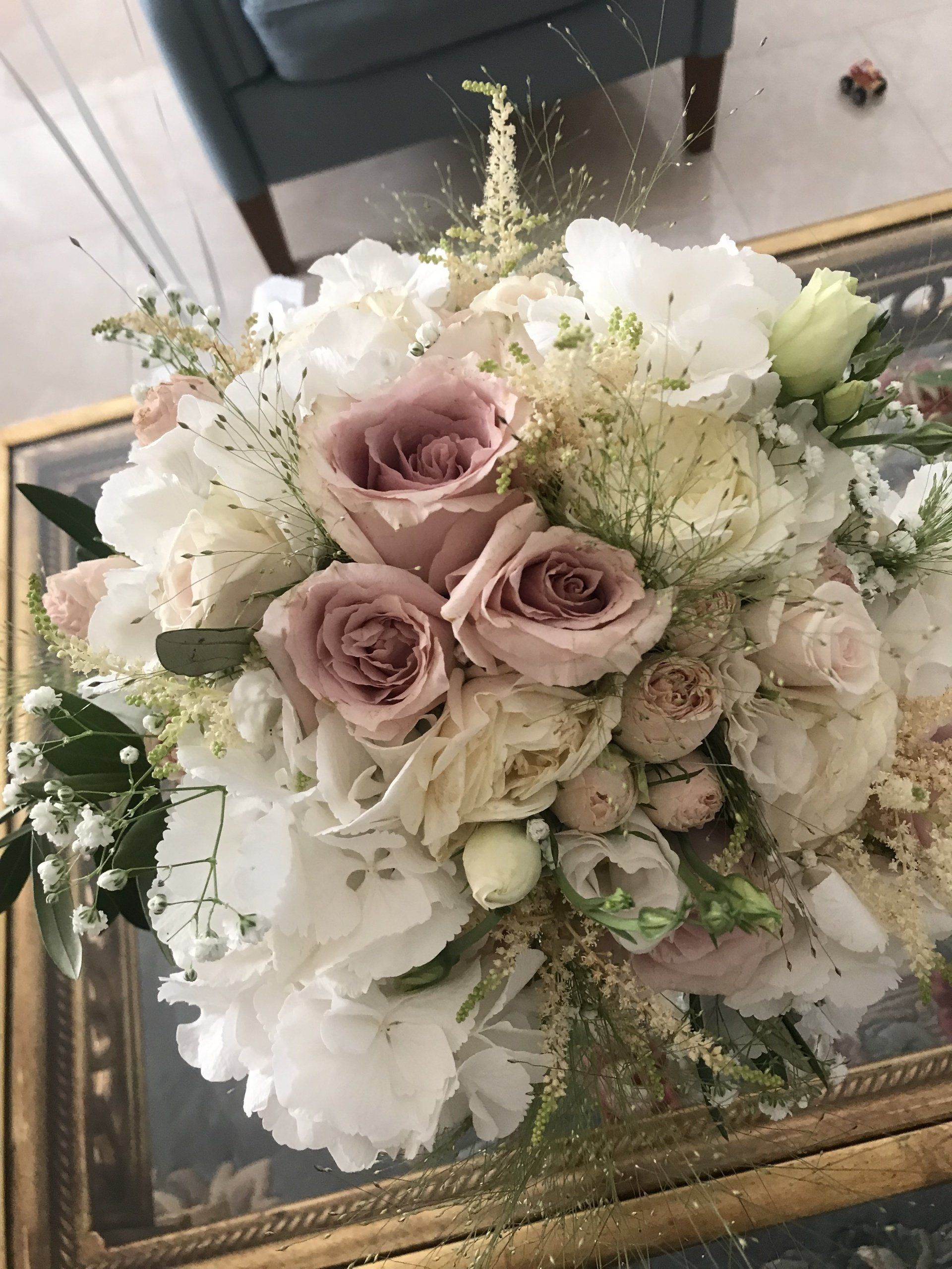 centrotavola con fiori misti per evento